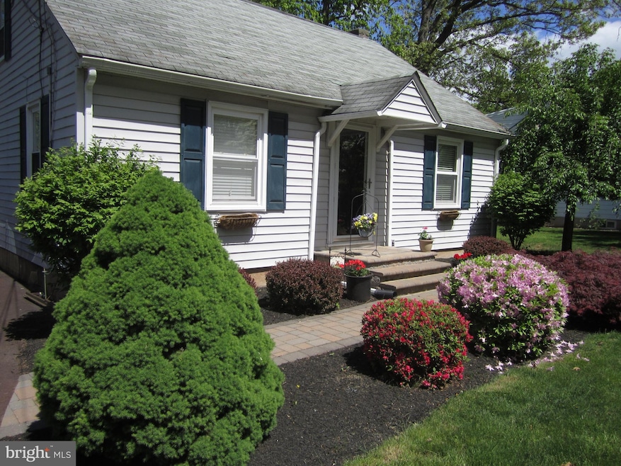 605 Hickory Ave, Telford, PA 18969 - photo 1