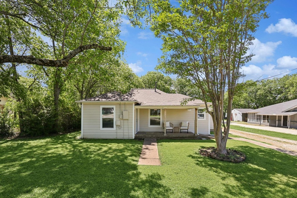 View of front of home featuring a front lawn