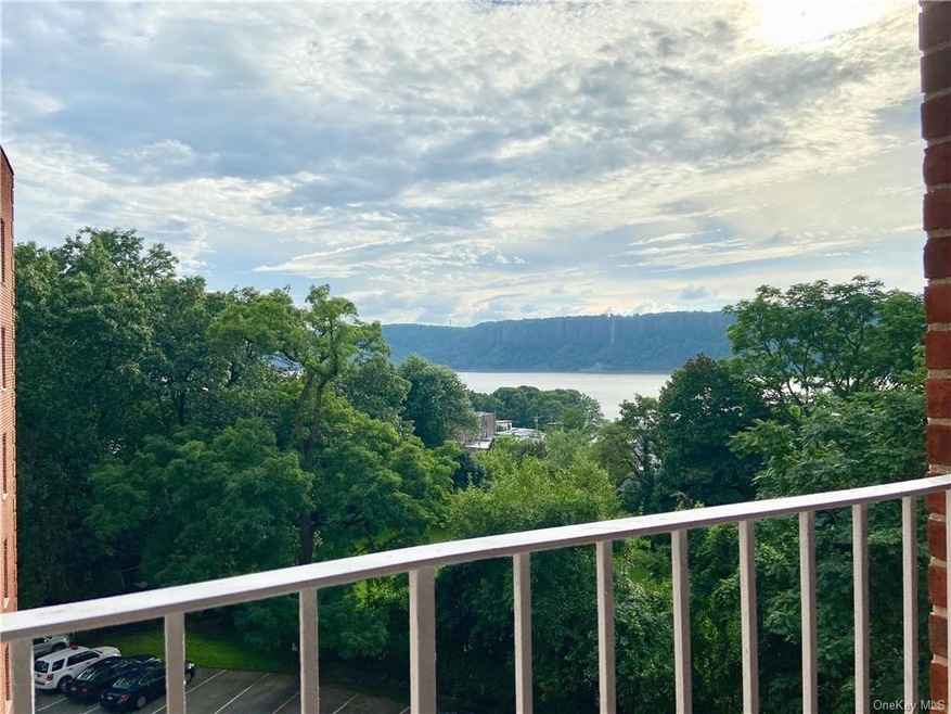 Welcome to 5D in Hastings Terrace Condo!
