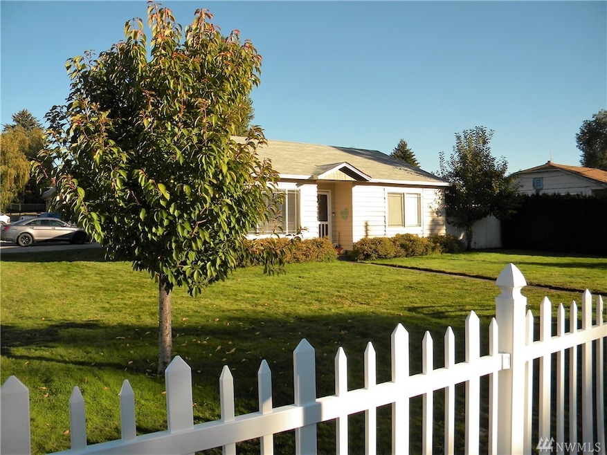 293 N Kentucky Ave, East Wenatchee, WA 98802 - photo 1