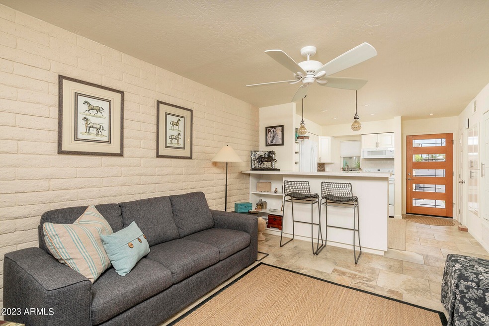 Beautifully Upated Townhome!