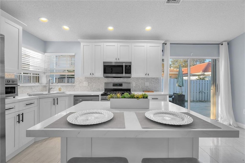 Mosaic tile backsplash, quartz countertops, gas st