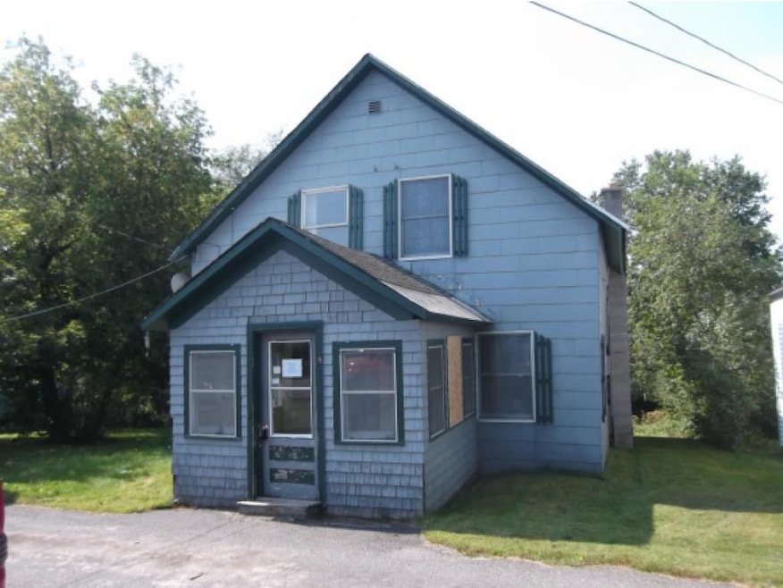 8 Park St, Stewartstown, NH 03576 - photo 1
