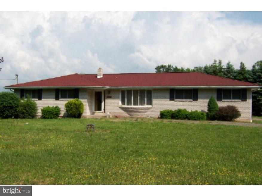 114 S Hilltop Rd, New Ringgold, PA 17960 - photo 1
