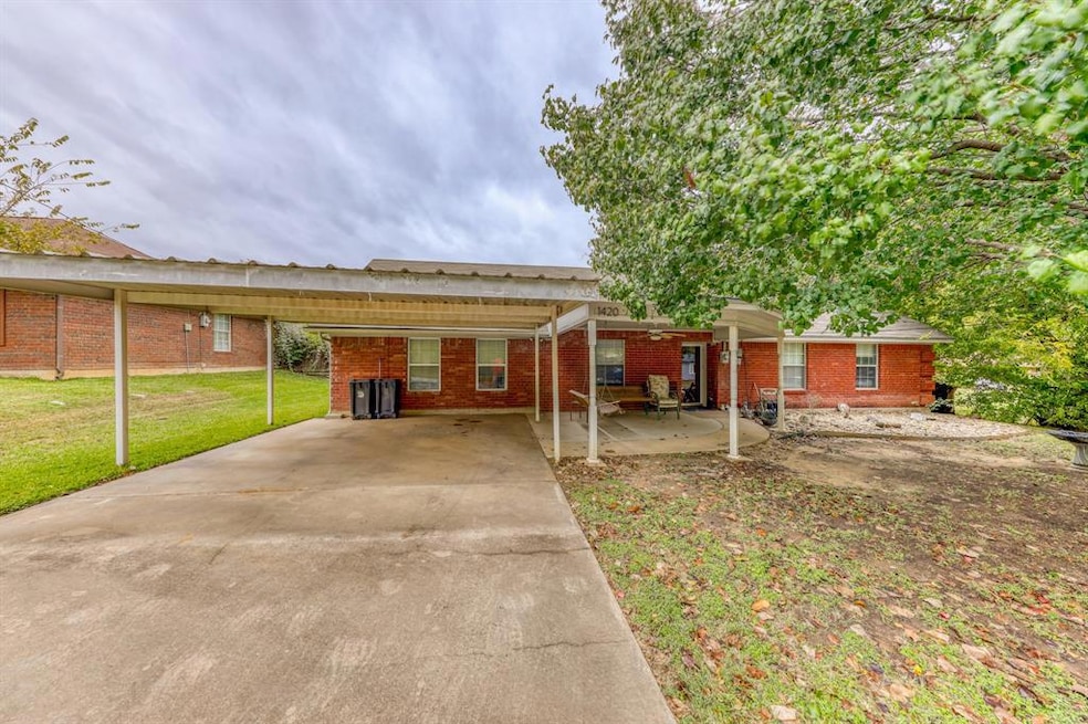 1420 W Ball St, Weatherford, TX 76086 - photo 1