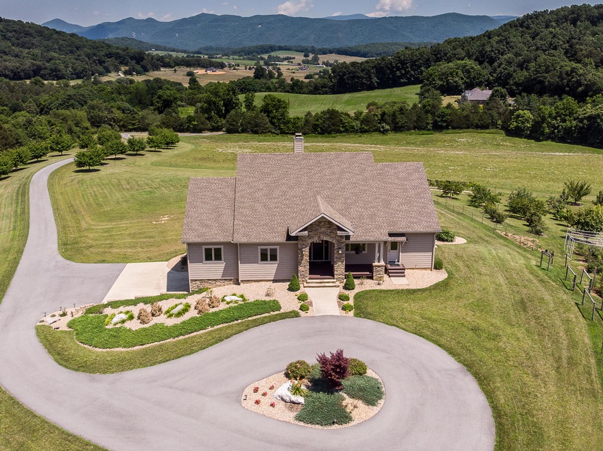 185 Slat Mill Ln, Fairfield, VA 24435 - photo 1