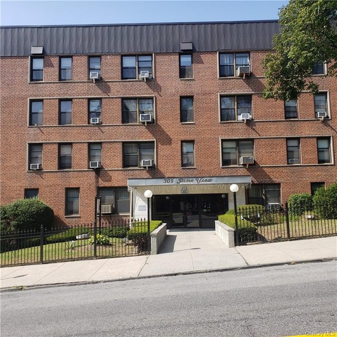 309 N Broadway unit 1D, Yonkers, NY 10701 - photo 1