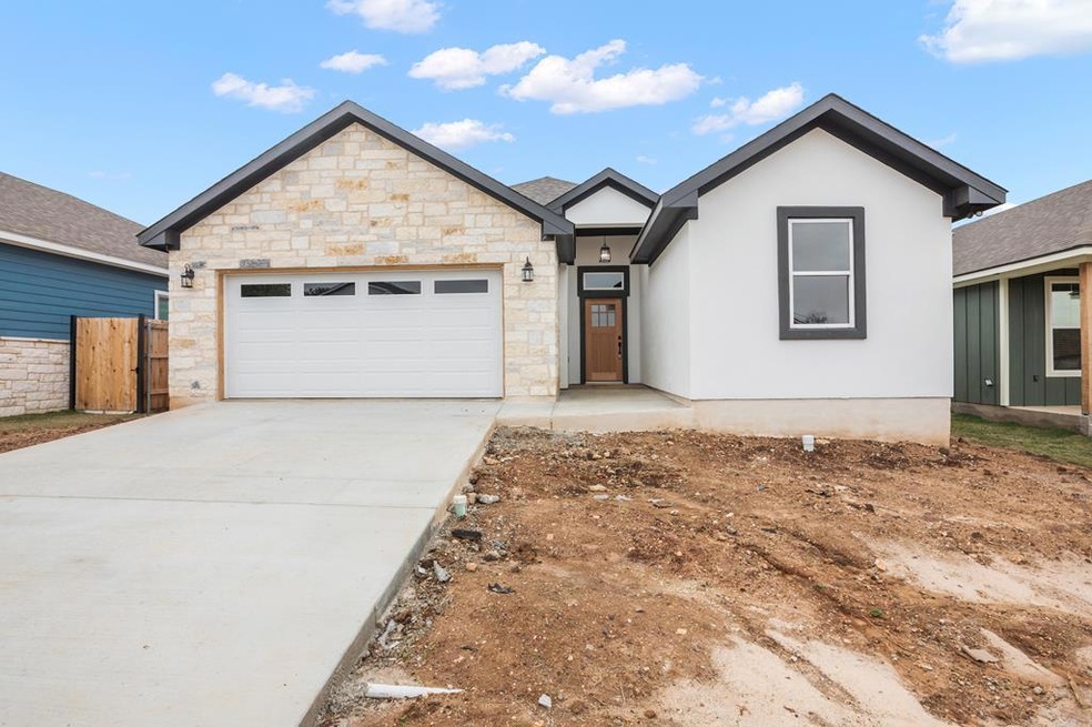 150 Feather Way, Fredericksburg, TX 78624 - photo 1