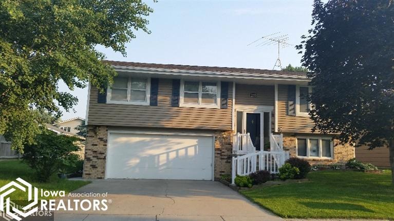 2323 N 5th Ave E, Newton, IA 50208 - photo 1