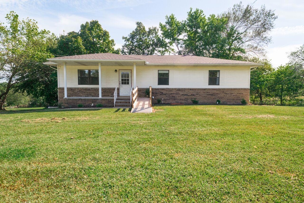 2198 W Mound St, Carthage, MO 64836 - photo 1