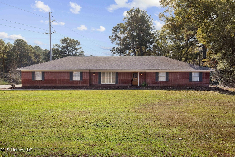 1430 Sunset Dr, Canton, MS 39046 - photo 1