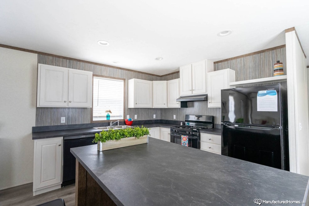 808 Stanley St unit 900, Logansport, IN 46947 - photo 1