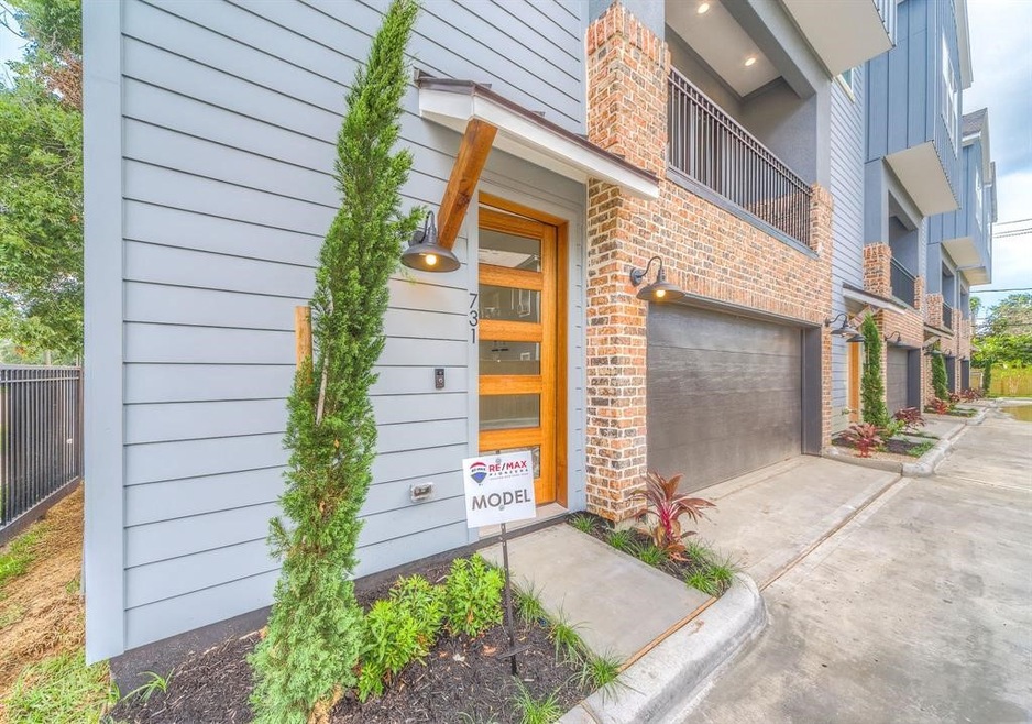 731 W 27th St unit D, Houston, TX 77008 - photo 1