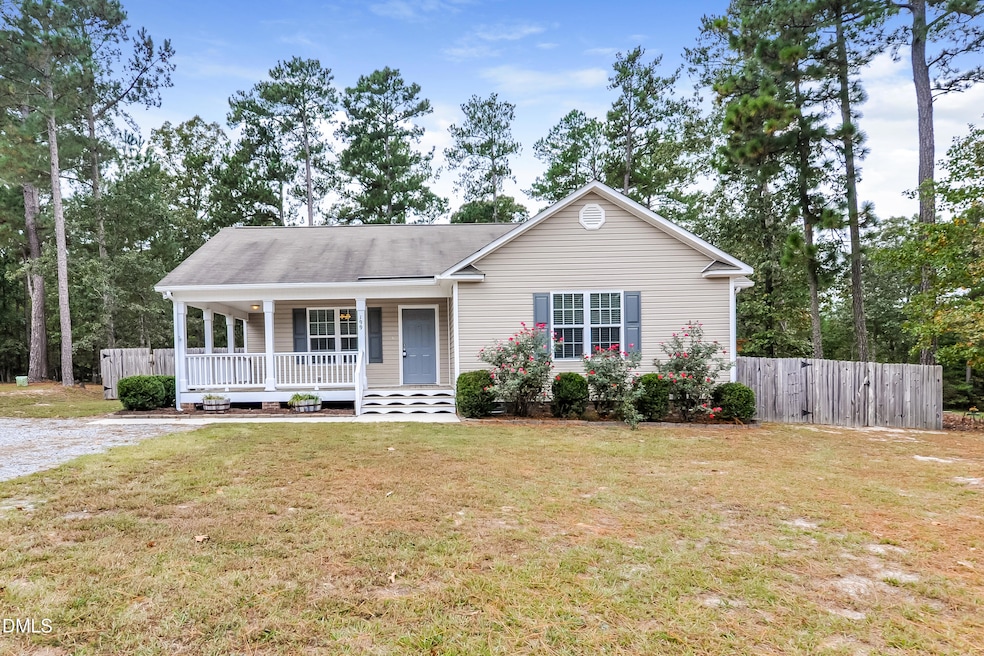 199 Saw Mill Dr, Four Oaks, NC 27524 - photo 1