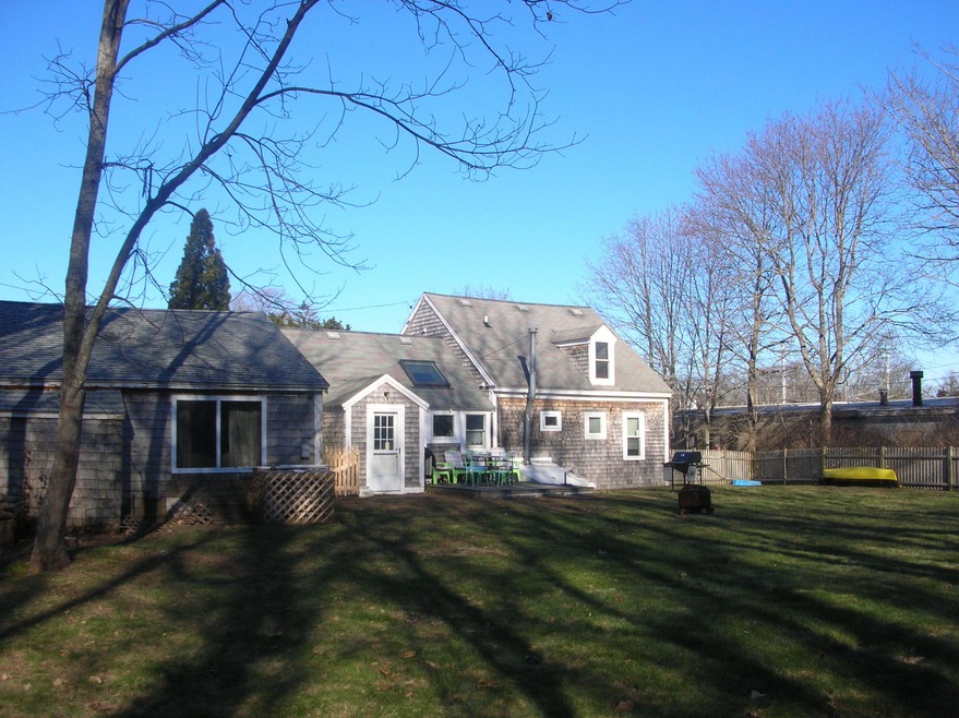 Rear  level fenced yard