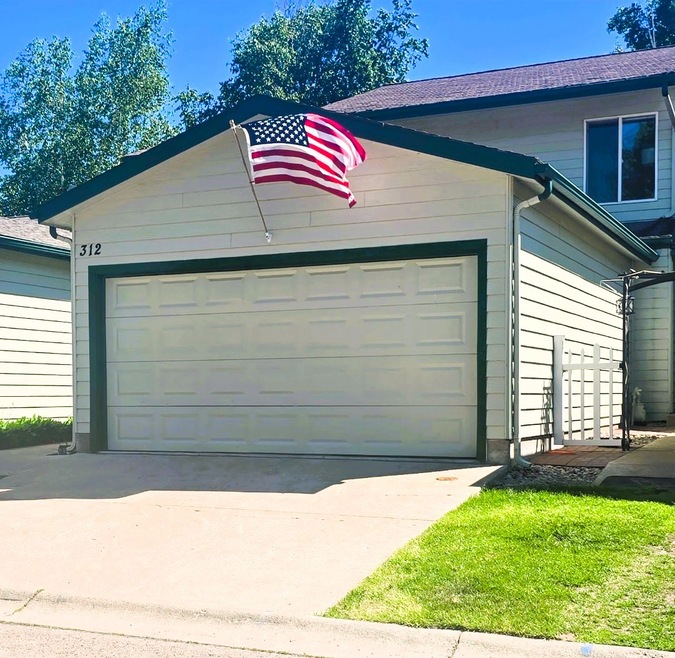 312 Ponderosa St, Kalispell, MT 59901 - photo 1