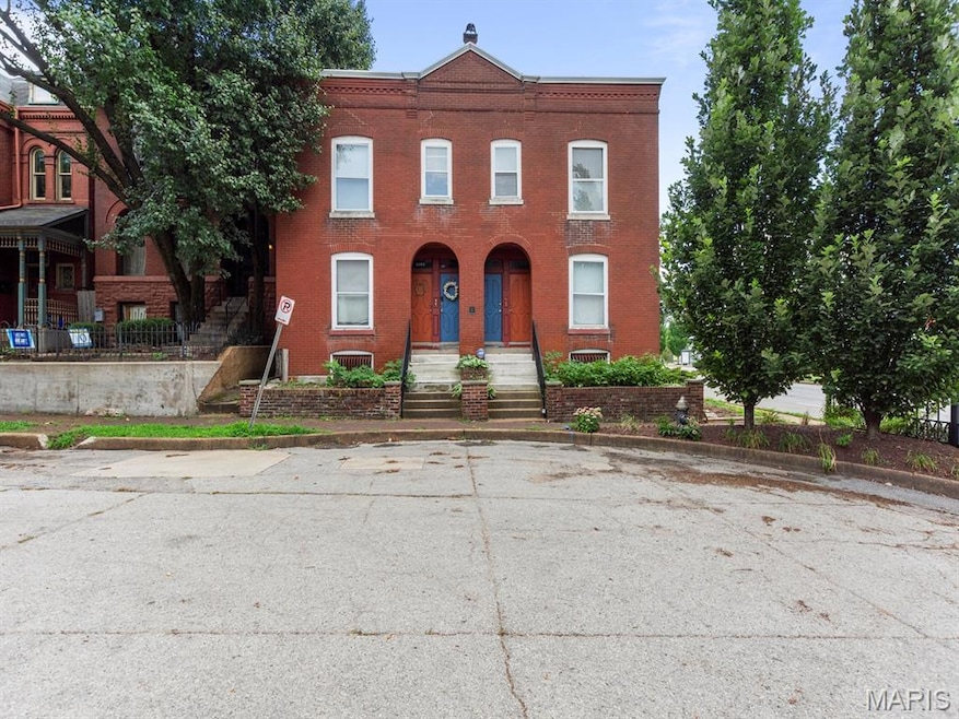 2352 Albion Place unit 2W, Saint Louis, MO 63104 - photo 1