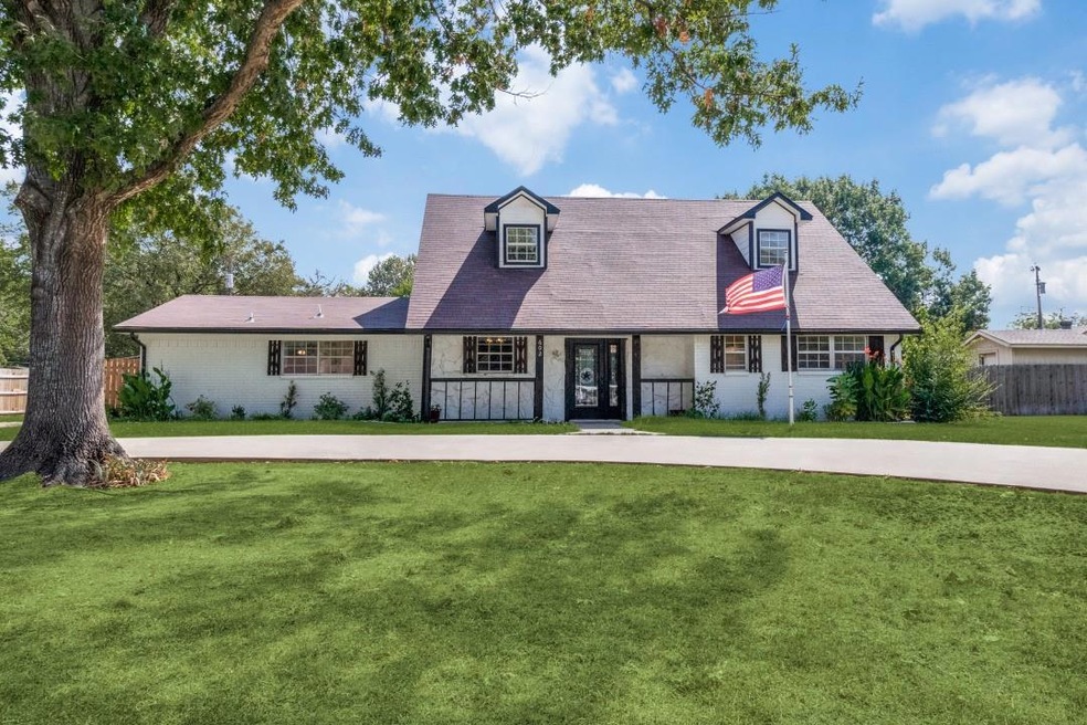 602 Hunter St, Bonham, TX 75418 - photo 1