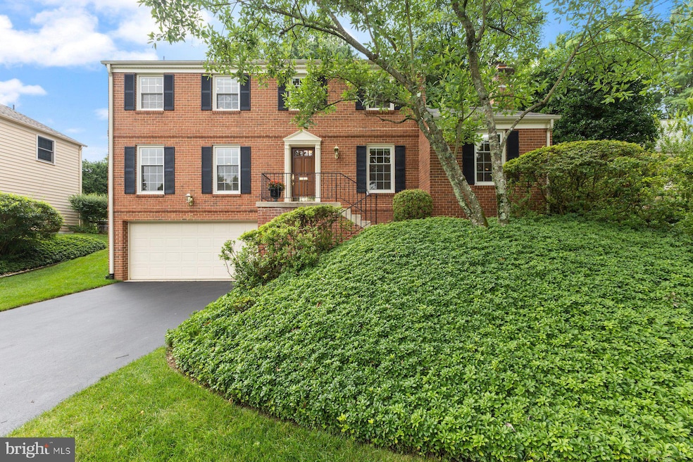 17 Old Creek Ct, Potomac, MD 20854 - photo 1