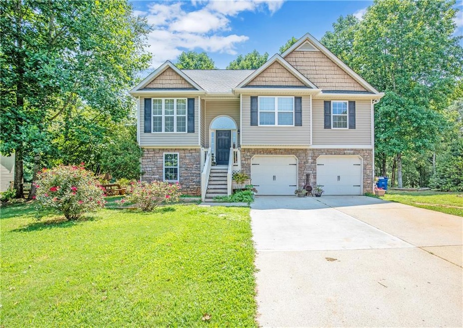View of front of property with a garage and a fron