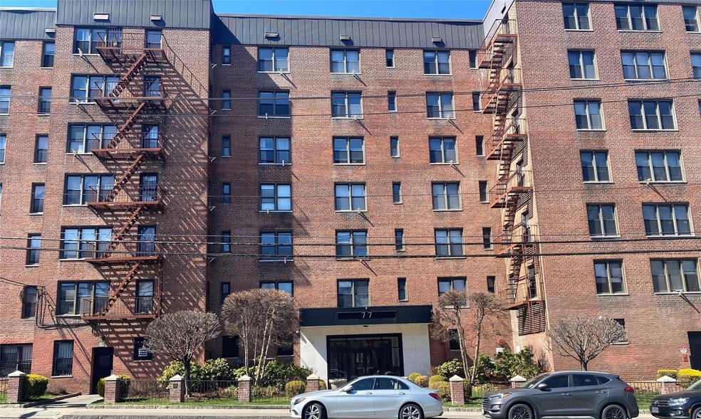 77 Bronx River Rd unit 6H, Yonkers, NY 10704 - photo 1