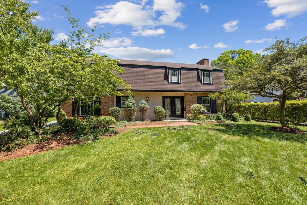 378 Northview Dr, Columbus, OH 43209 - photo 1