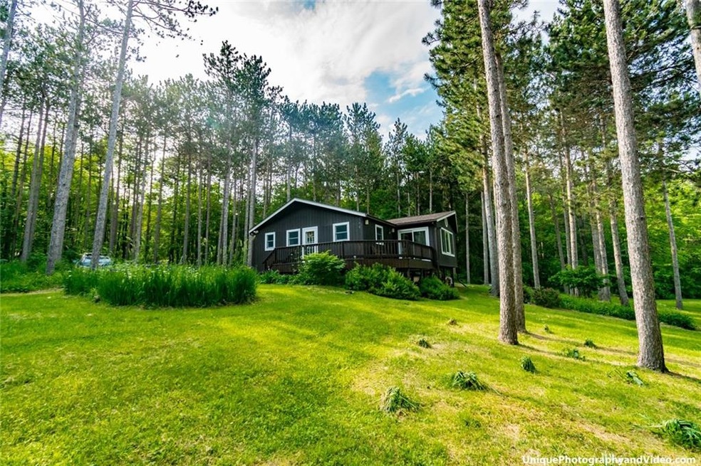 Heaven. 3 bed + den & 1.5 bath....in 35 acres of q