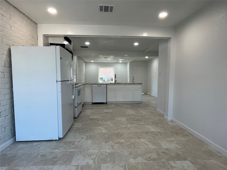 For Rent $1,295/month