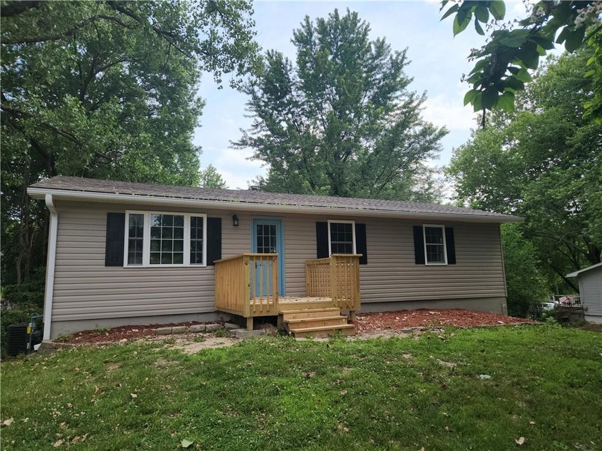 103 Spruce Ln, Windsor, MO 65360 - photo 1