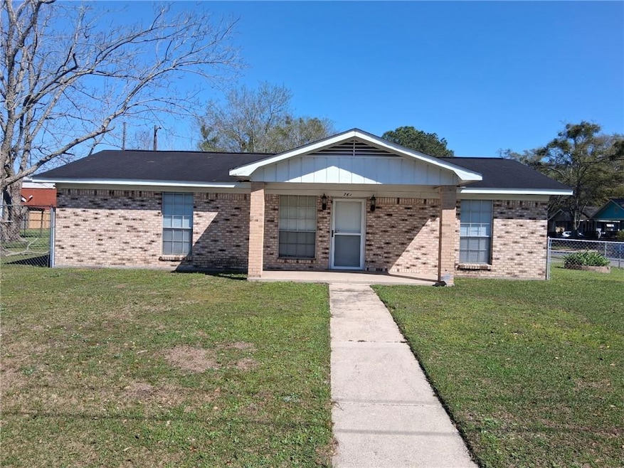 Ranch-style home featuring brick siding, a front l