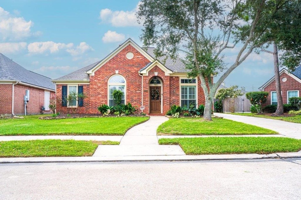 Beautiful curb appeal with long driveway