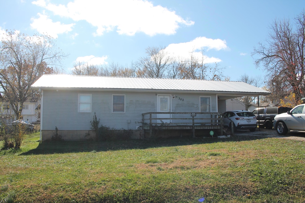 302 E Clouse St, Mountain Grove, MO 65711 - photo 1