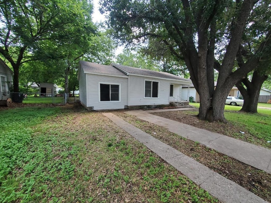 Single story home with a front yard