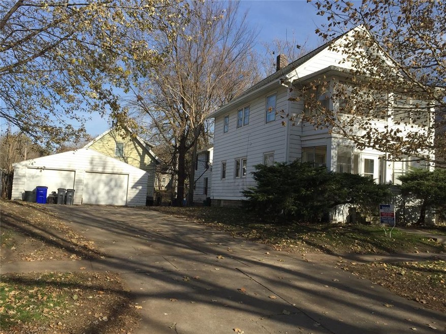 1128 9th St SE, Cedar Rapids, IA 52401 - photo 1