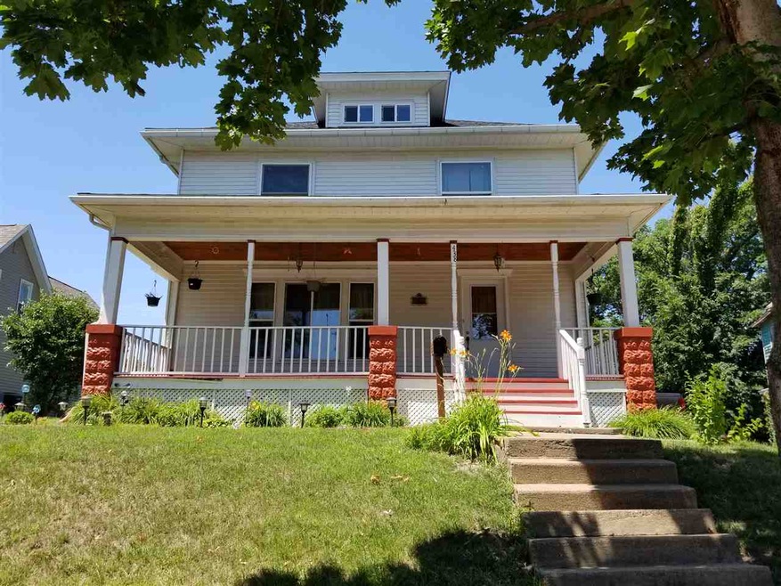 438 2nd St, Columbus Junction, IA 52738 - photo 1