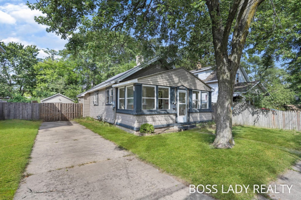 1023 Boston St SE Grand Rapids (1 of 21)