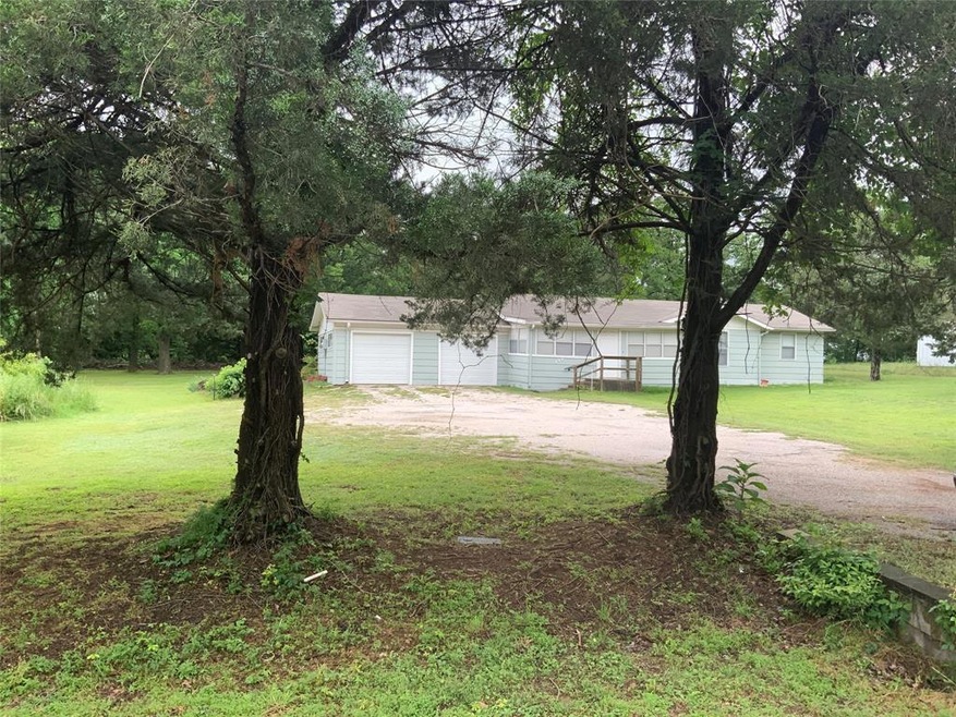 134 San Chez Dr, Gainesville, TX 76240 - photo 1