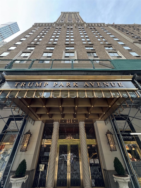 For Sale $999,900 • Co-Listing Agent