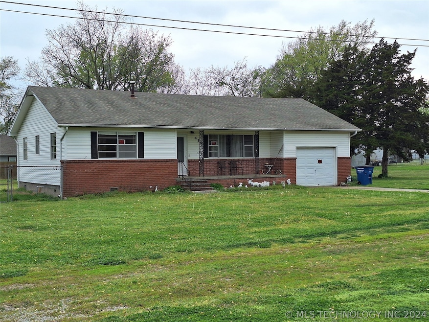 419 E Main St, Chouteau, OK 74337 - photo 1