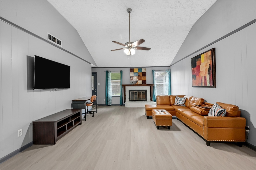 Move-in ready, tastefully furnished home with mode
