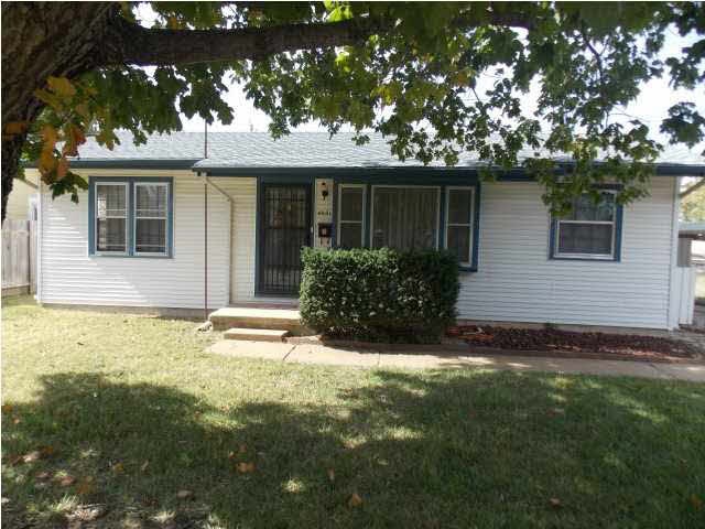 Cute house waiting on the perfect buyer!