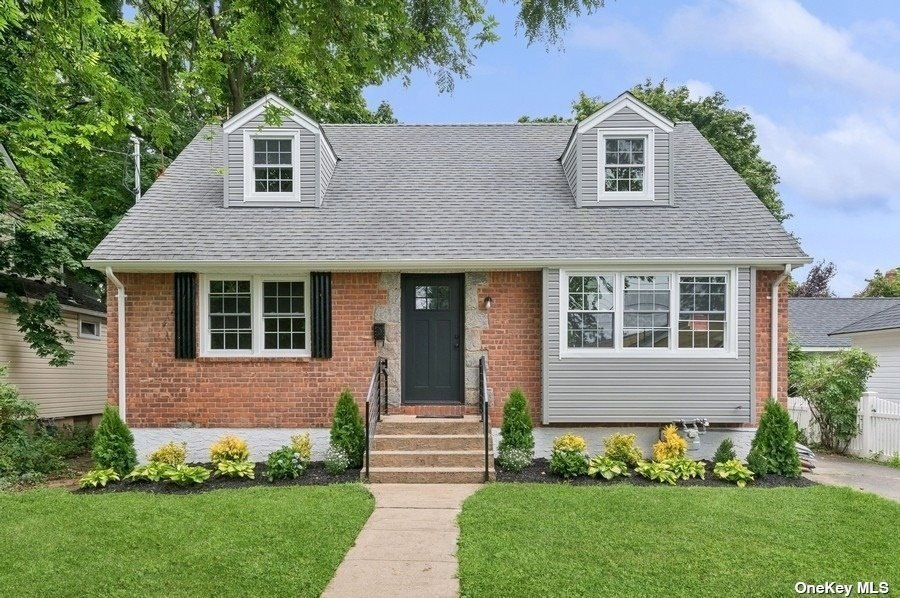 41 Sherman St, Lynbrook, NY 11563 - photo 1