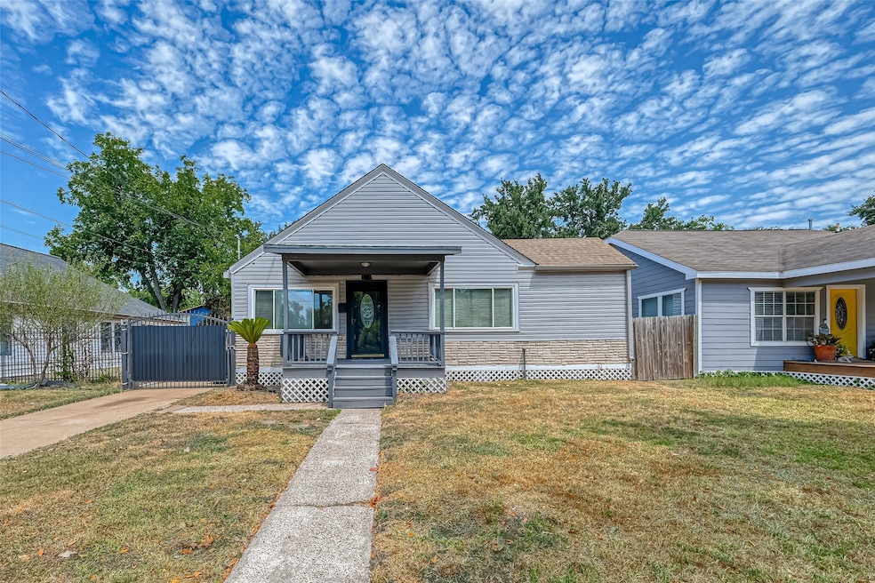 817 Eleanor St, Houston, TX 77009 - photo 1