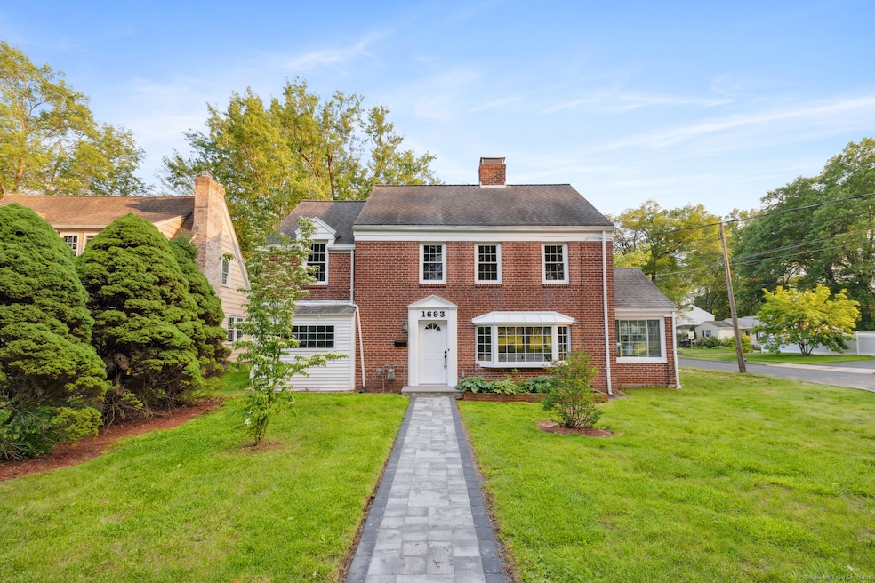 1693 Asylum Ave, West Hartford, CT 06117 - photo 1