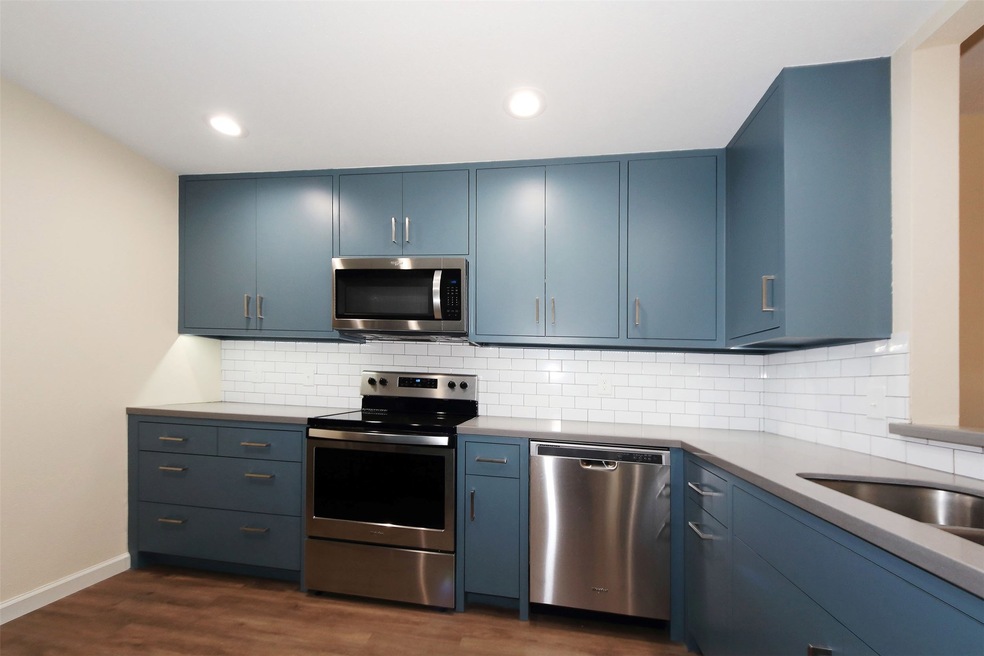 Stunning kitchen with new custom cabinets, stainle