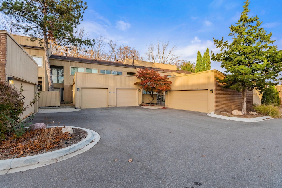 7306 Balsam Ct, West Bloomfield, MI 48322 - photo 1