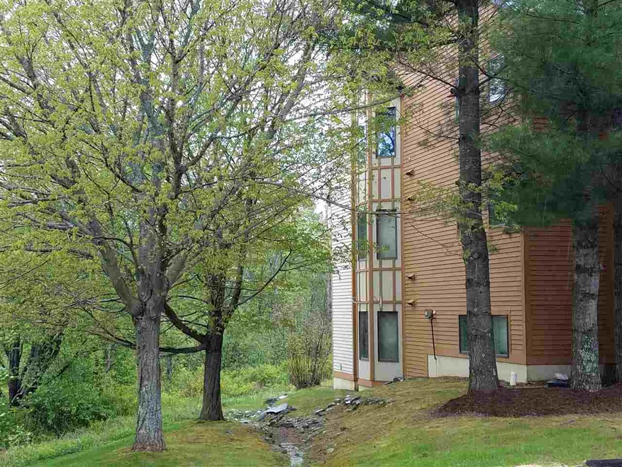 The Deer Creek complex is beautifully landscaped w