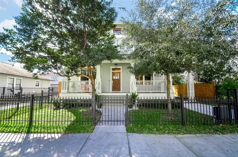 212 Munford St, Houston, TX 77008 - photo 1