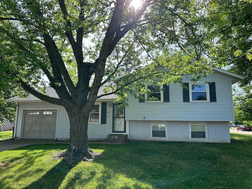 5442 N Howell St, Davenport, IA 52806 - photo 1