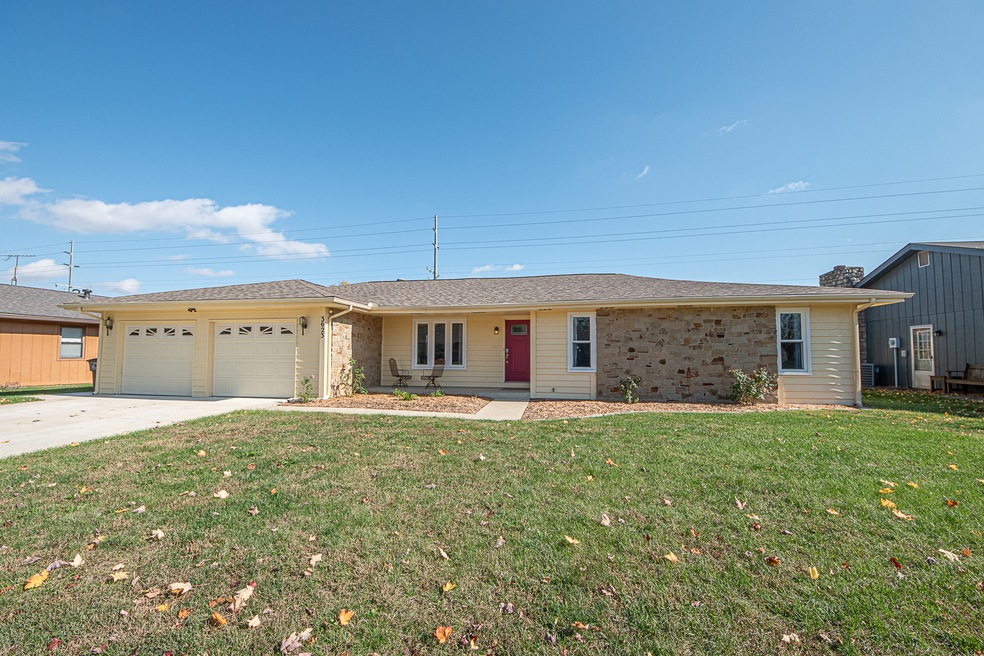 3623 Greenbriar Dr, Columbus, IN 47203 - photo 1